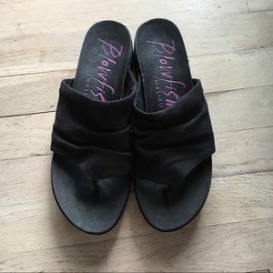 Blowfish Malibu Black Canvas Thong Sandal Size 10